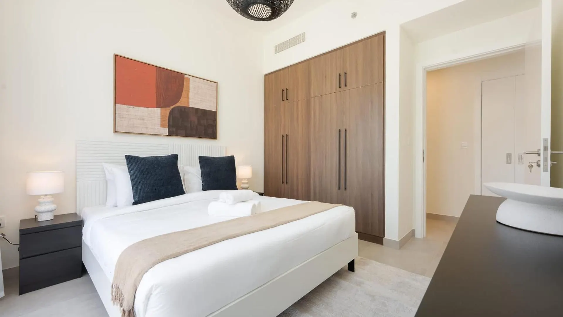 Magnificent 2Br In The Brand New The Diplomat Apartment Dubai