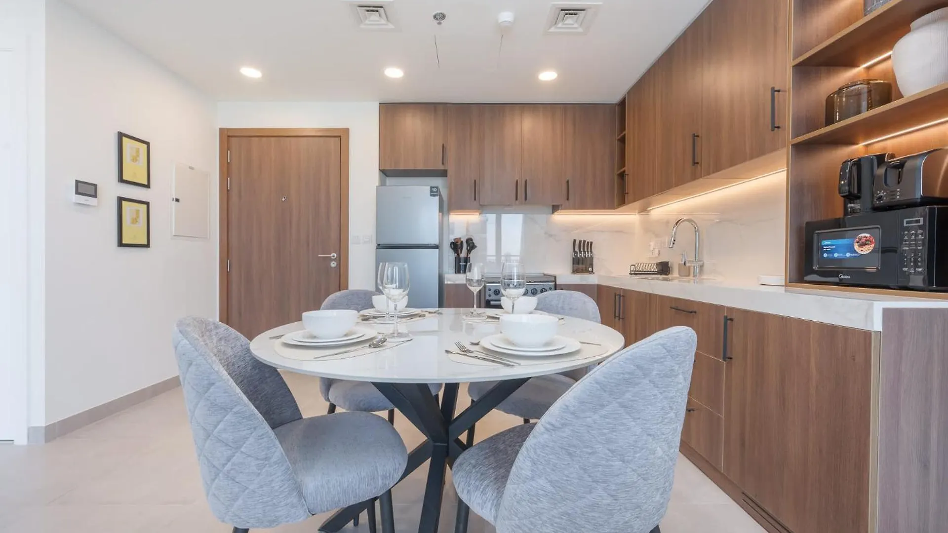 Magnificent 2Br In The Brand New The Diplomat Apartment Dubai