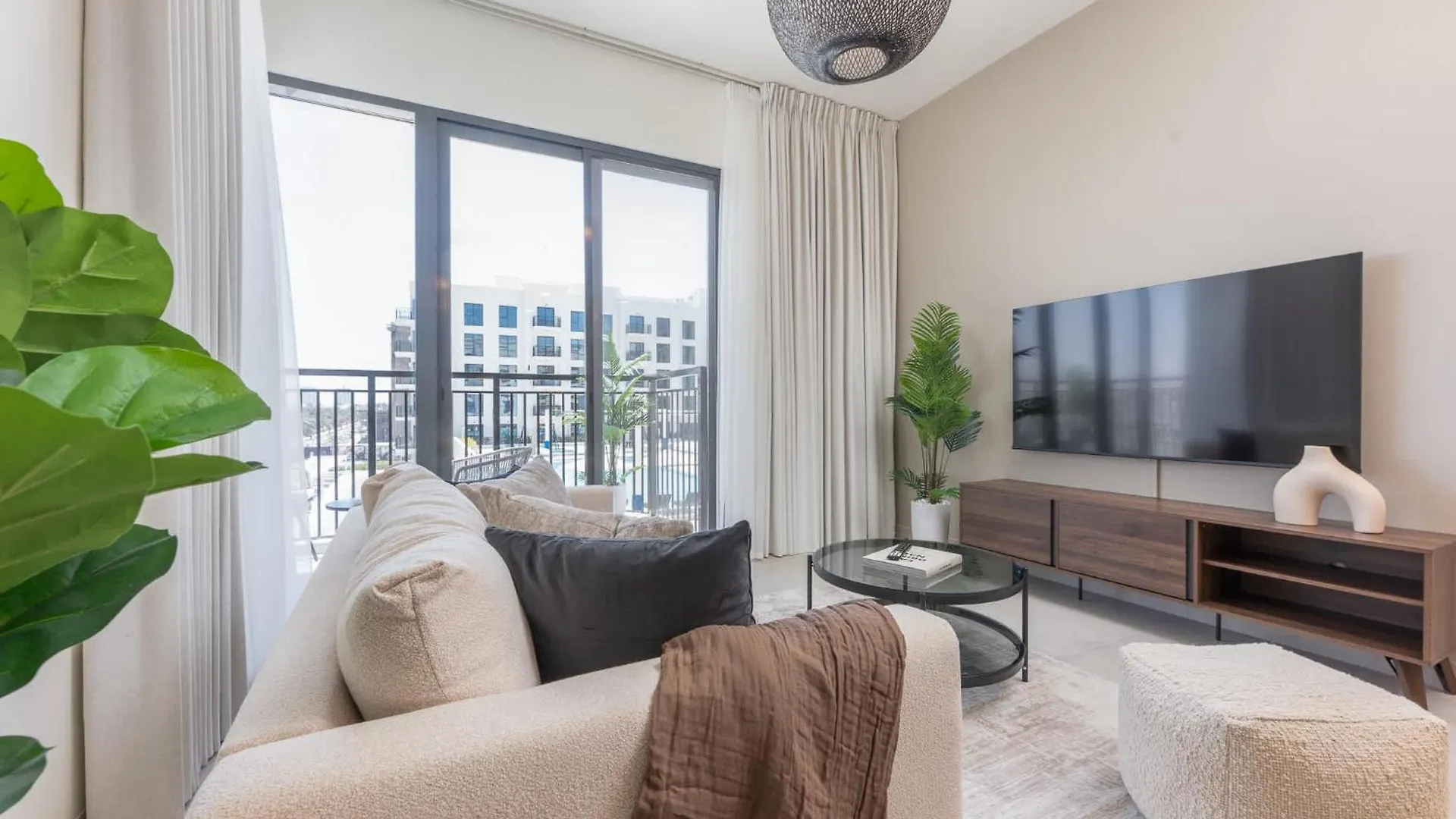 Magnificent 2Br In The Brand New The Diplomat Apartment Dubai